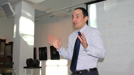 Stoyan Sgourev is professor of the management department at ESSEC Business School
